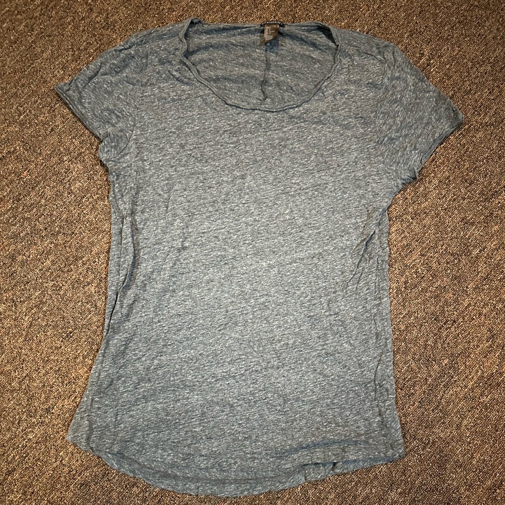 H&M Lightweight T-shirt - Small